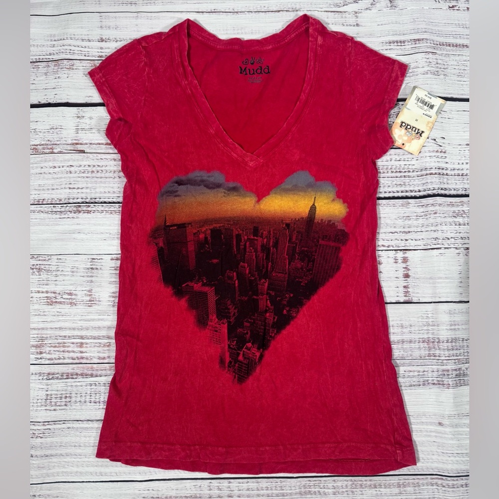 Vintage Mudd Women's Crimson V-Neck Tee with Heart City Graphic